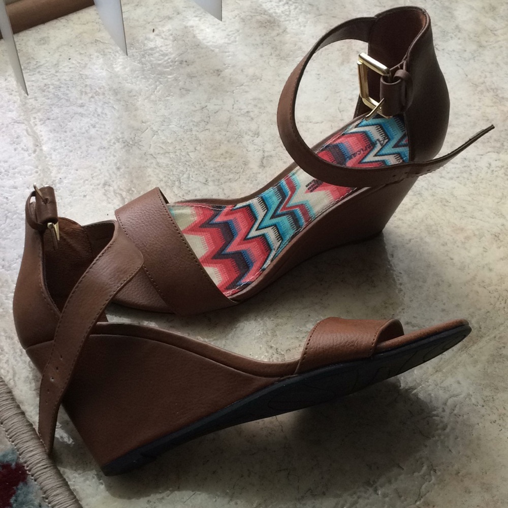♻️♻️DONATED ♻️♻️ Wedges - Picture 3 of 5